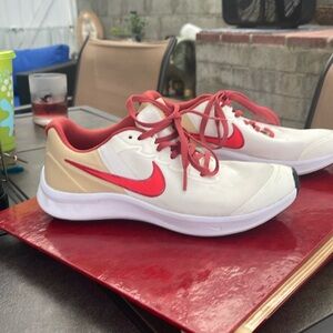 Nike soft tennis shoes